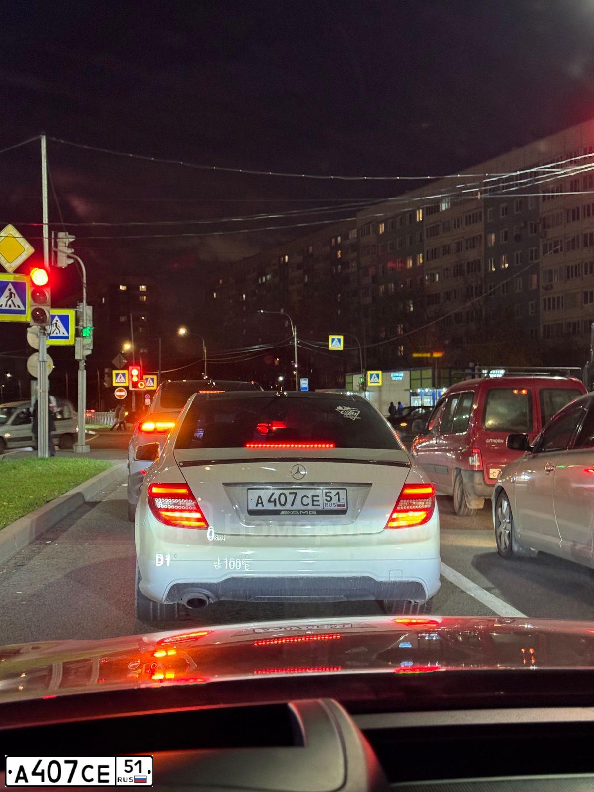 Фото автомобиля MERCEDES-BENZ C180, 2012 — госномер Т274ХС198. Цвет: Белый