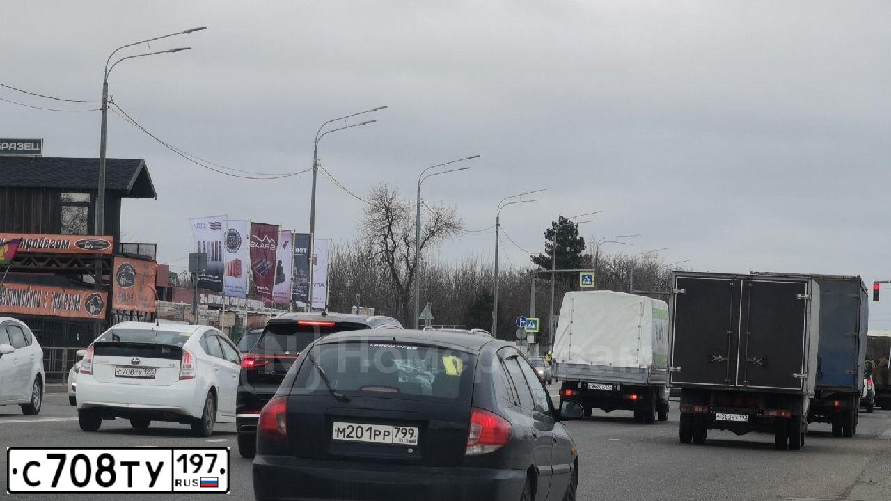 Фото автомобиля MITSUBISHI OUTLANDER, 2008 — госномер А002АА77
