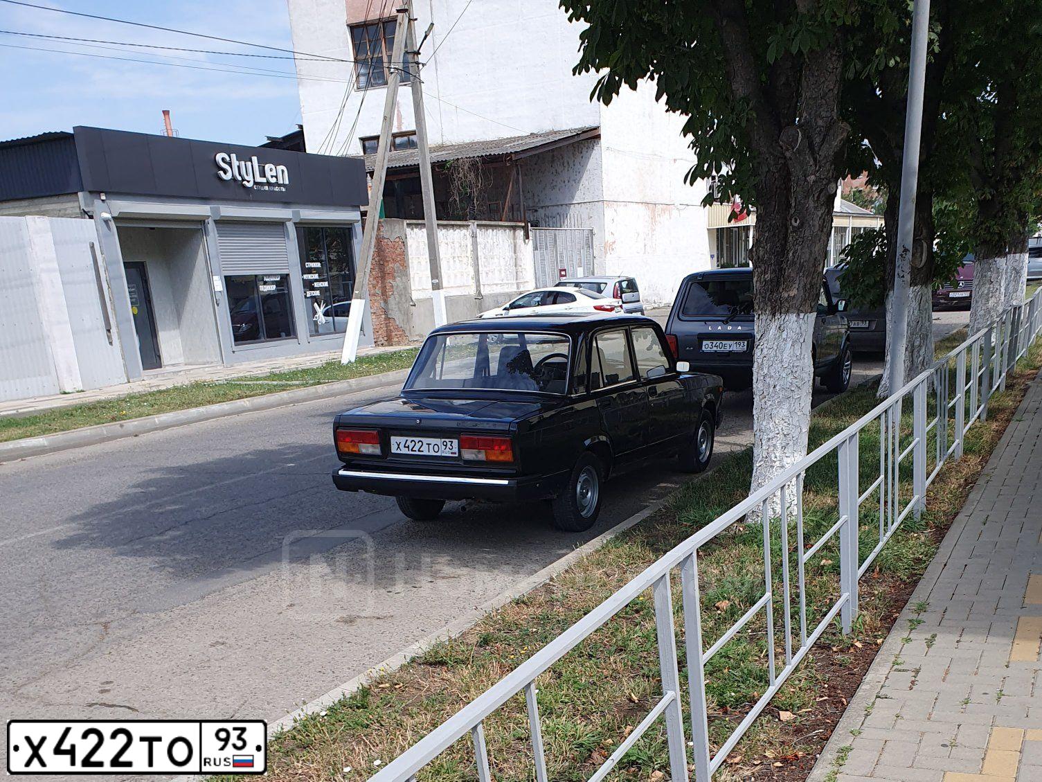 Фото автомобиля LADA 2107, 2010 — госномер Х422ТО93. Цвет: СИНЕ-ЧЕРНЫЙ