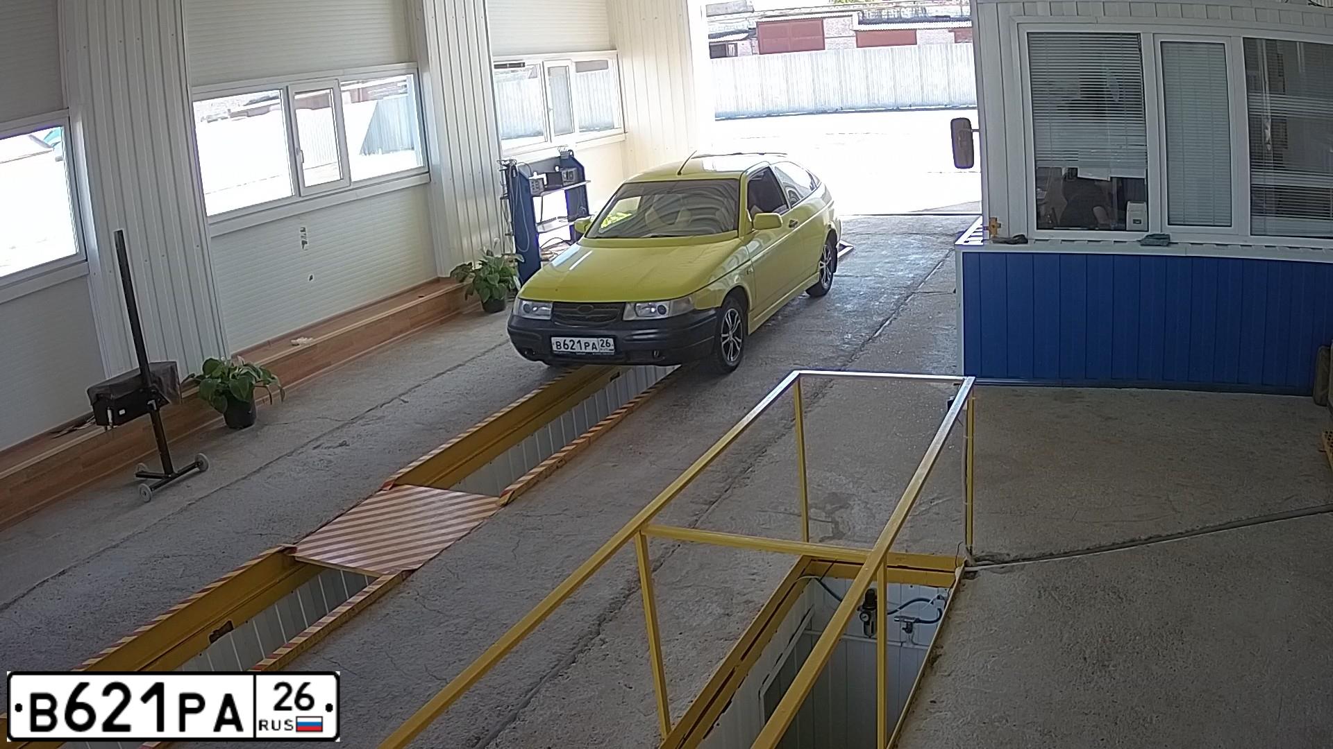 Фото автомобиля LADA 2112, 2007 — госномер О882УН199. Цвет: ЖЕЛТЫЙ