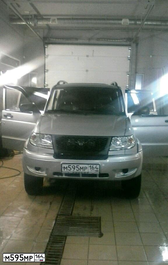 Фото автомобиля UAZ 3163 PATRIOT, 2009 — госномер М595МР164. Цвет: СНЕЖНАЯ КОРОЛЕВА МЕТ.