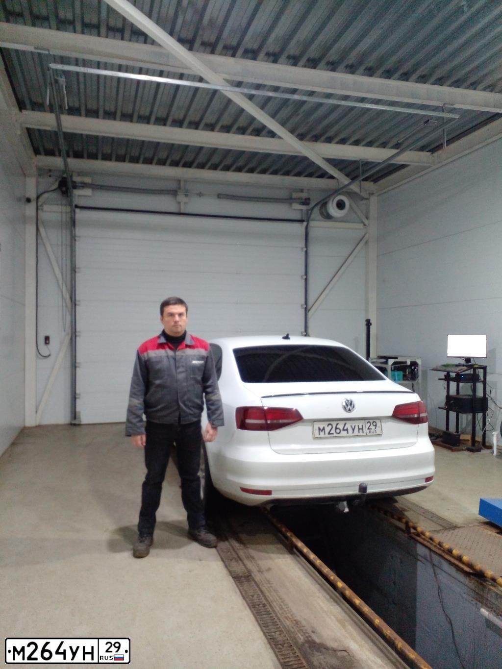 Фото автомобиля VOLKSWAGEN JETTA, 2017 — госномер М264УН29. Цвет: Белый