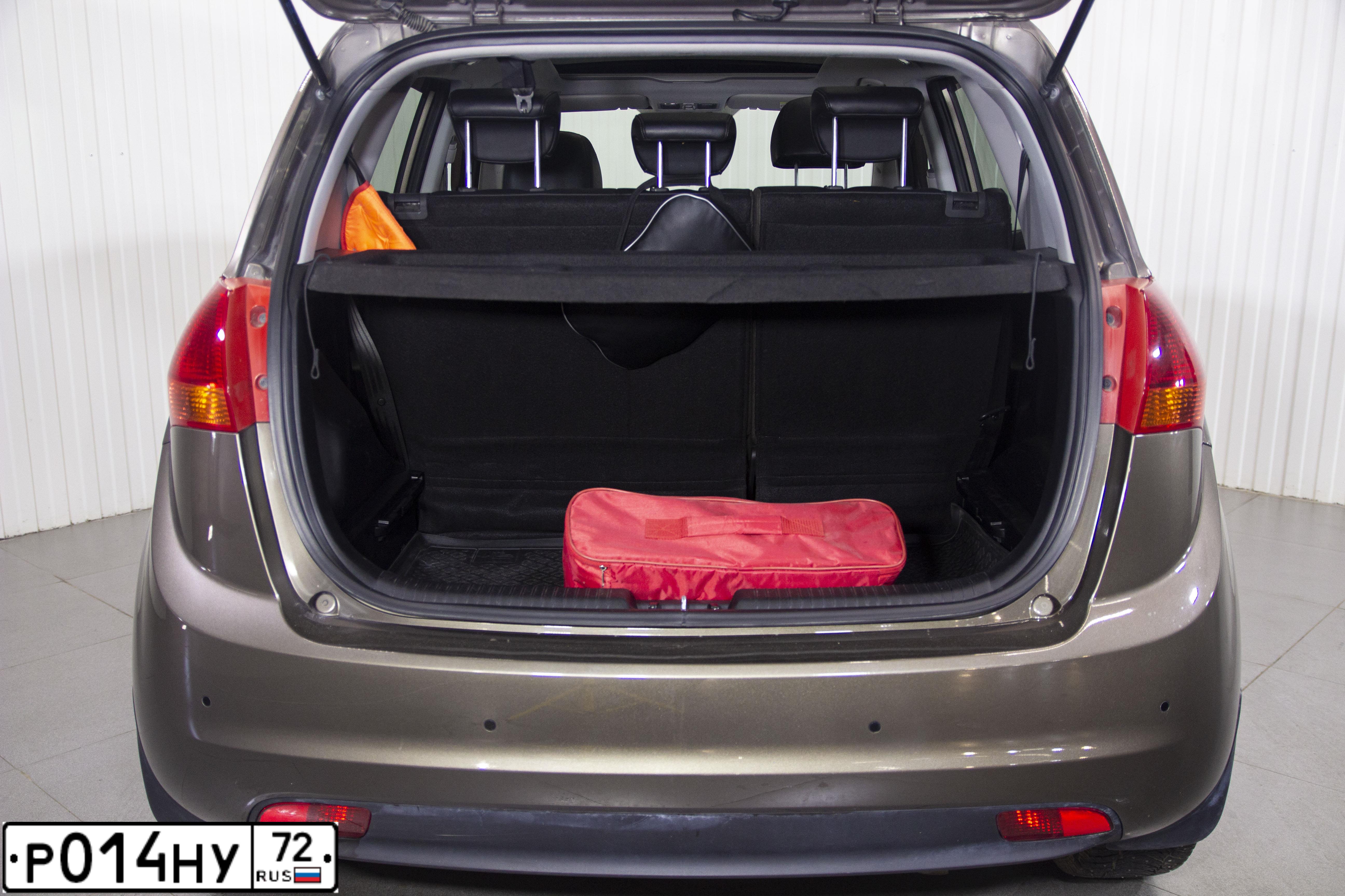 Фото автомобиля KIA VENGA, 2014 — госномер Р014НУ72. Цвет: КОРИЧНЕВЫЙ