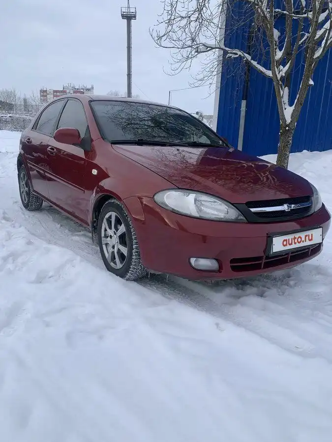 Фото автомобиля CHEVROLET LACETTI, 2006 — госномер У394КУ44. Цвет: ТЕМНО-КРАСНЫЙ