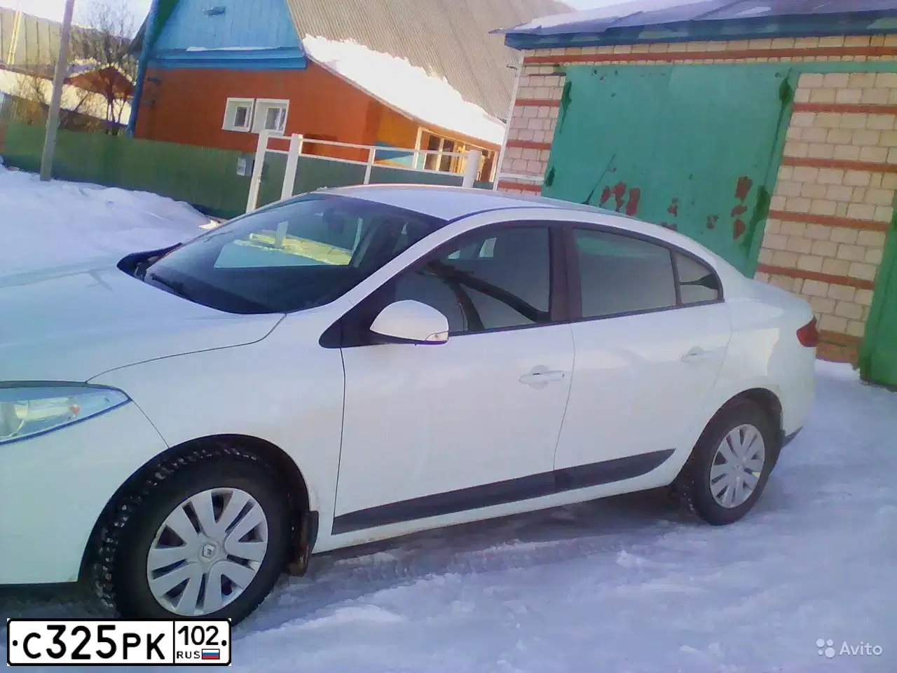 Фото автомобиля RENAULT FLUENCE, 2010 — госномер В969АК156. Цвет: Белый