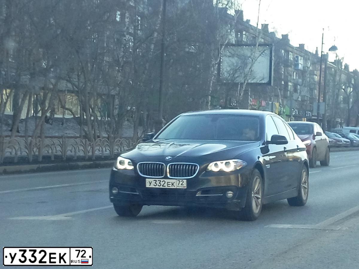 Фото автомобиля BMW SERIE 5, 2016 — госномер Е943ОО186. Цвет: ТЕМНО-СЕРЫЙ