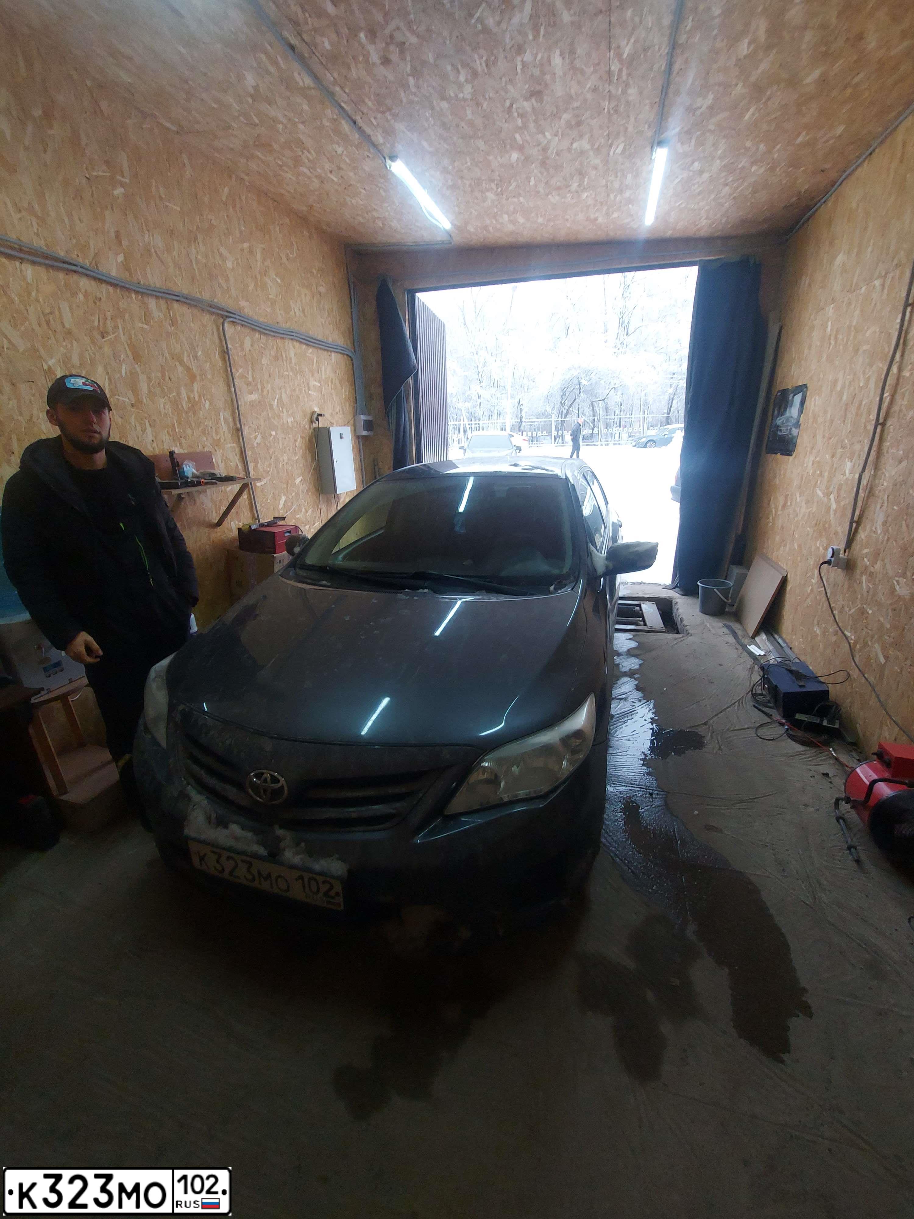 Фото автомобиля TOYOTA COROLLA, 2012 — госномер О467ЕЕ102. Цвет: СЕРЫЙ