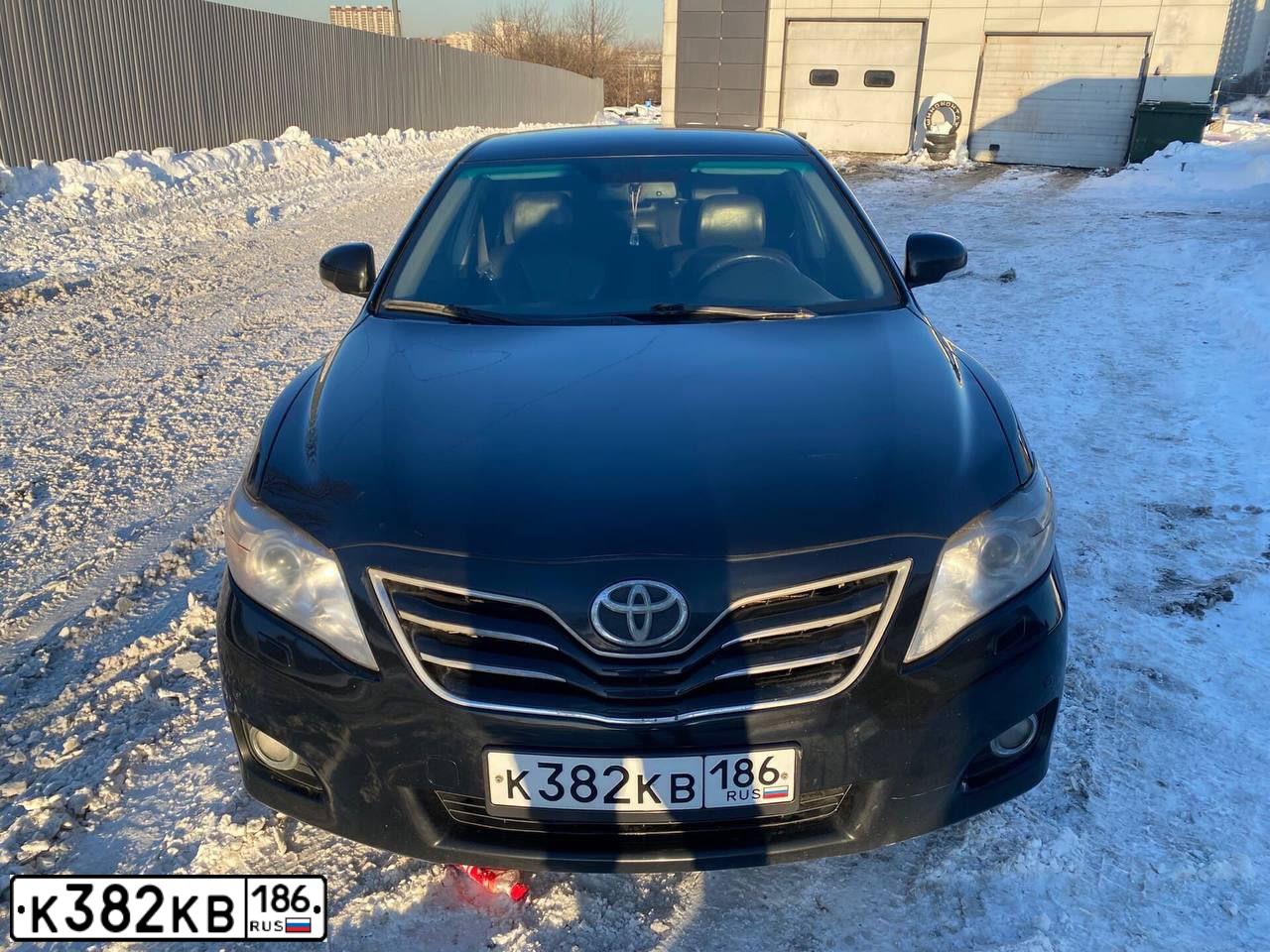 Фото автомобиля TOYOTA CAMRY, 2010 — госномер Н484РТ196. Цвет: ЧЕРНЫЙ