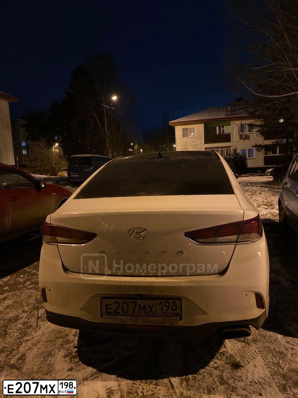 Фото автомобиля HYUNDAI SONATA, 2019 — госномер Е207МХ198. Цвет: Белый
