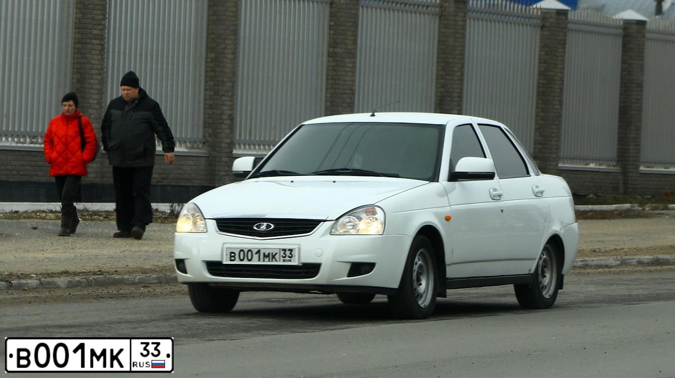 Фото автомобиля LADA 2170 PRIORA, 2013 — госномер В001МК33. Цвет: Белый