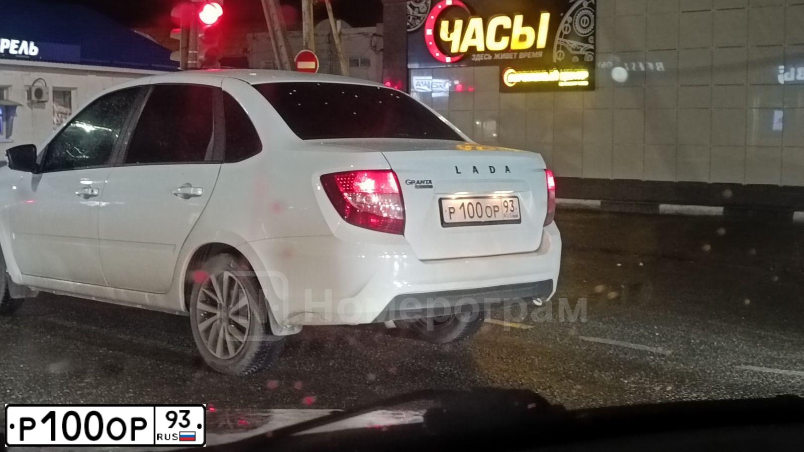 Фото автомобиля PEUGEOT 308, 2011 — госномер Р100ОР93. Цвет: Белый