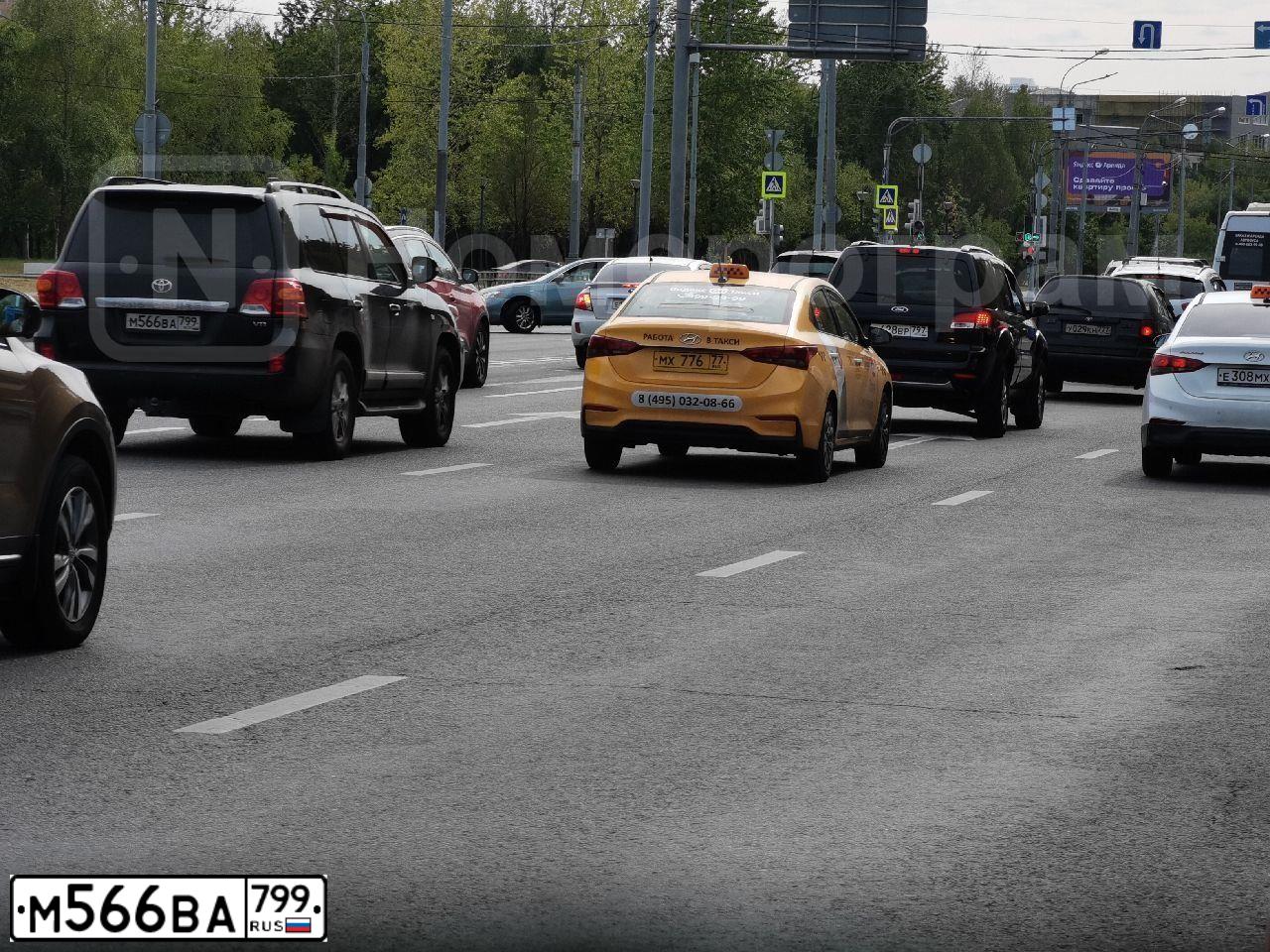 Фото автомобиля TOYOTA LANDCRUISER 200, 2008 — госномер У003КХ67. Цвет: ЧЕРНЫЙ
