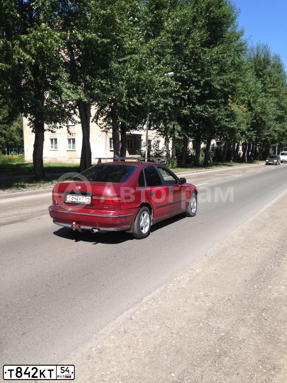 Фото автомобиля HONDA ACCORD, 1993 — госномер Т842КТ54. Цвет: КРАСНЫЙ ВИШНЕВЫЙ