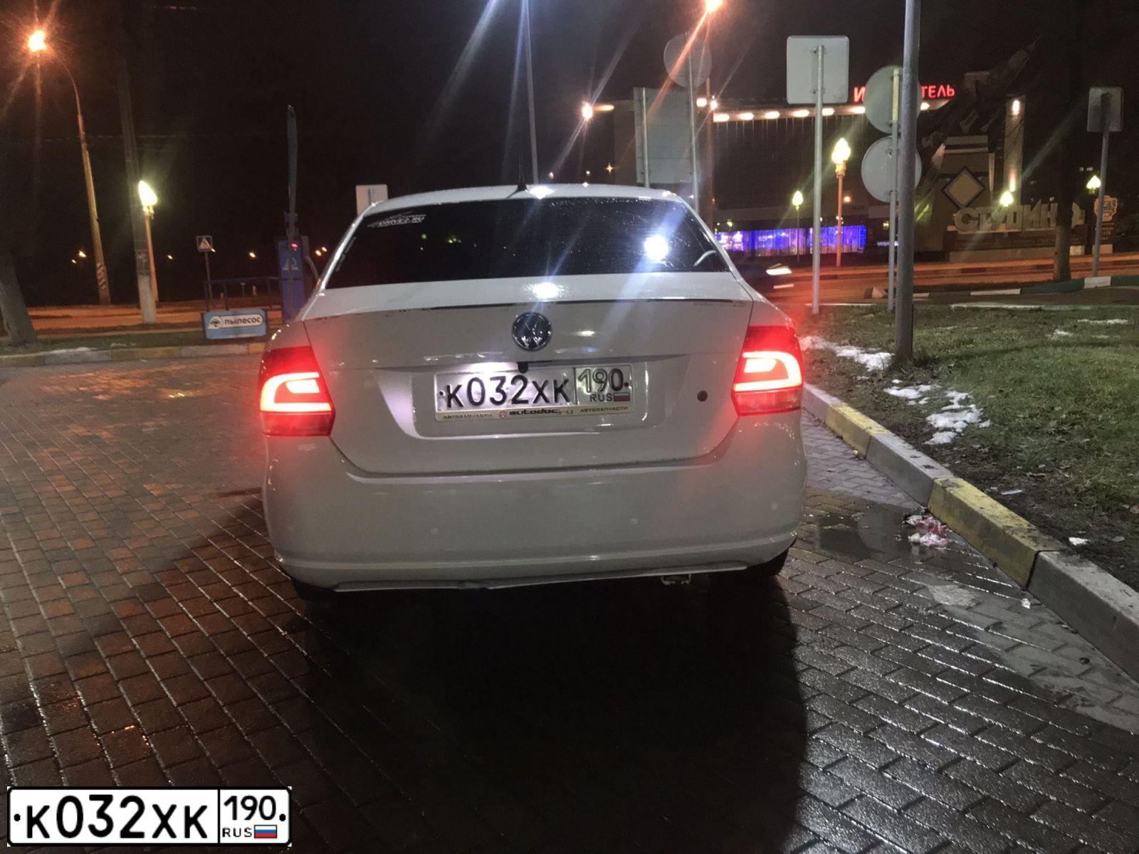 Фото автомобиля VOLKSWAGEN POLO, 2012 — госномер К032ХК190. Цвет: БЕЛЫЙ