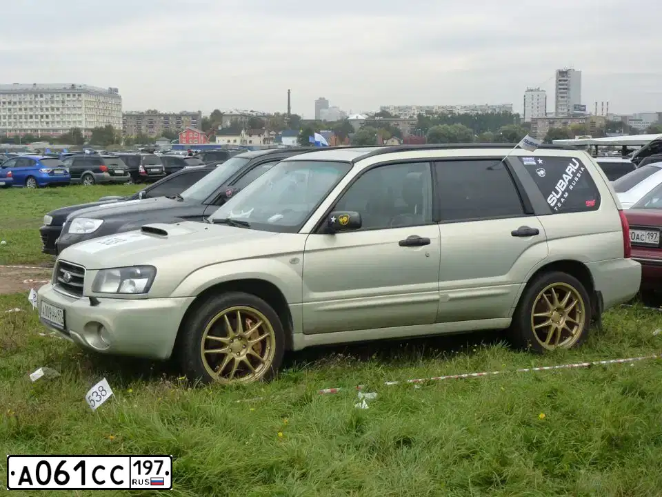 Фото автомобиля BMW SERIE 6, 2005 — госномер М236НК77. Цвет: СЕРЫЙ СВЕТЛЫЙ