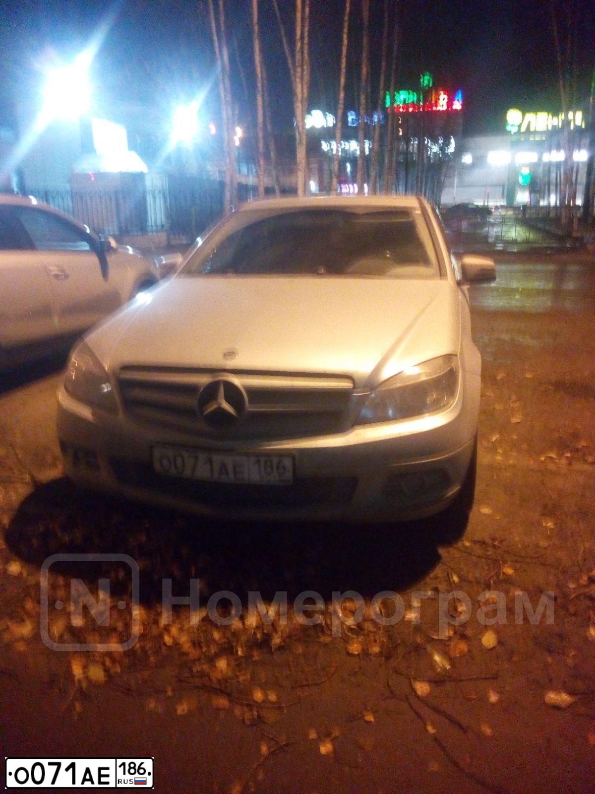Фото автомобиля MERCEDES C-KLASSE, 2009 — госномер О071АЕ86. Цвет: СЕРЕБРИСТЫЙ