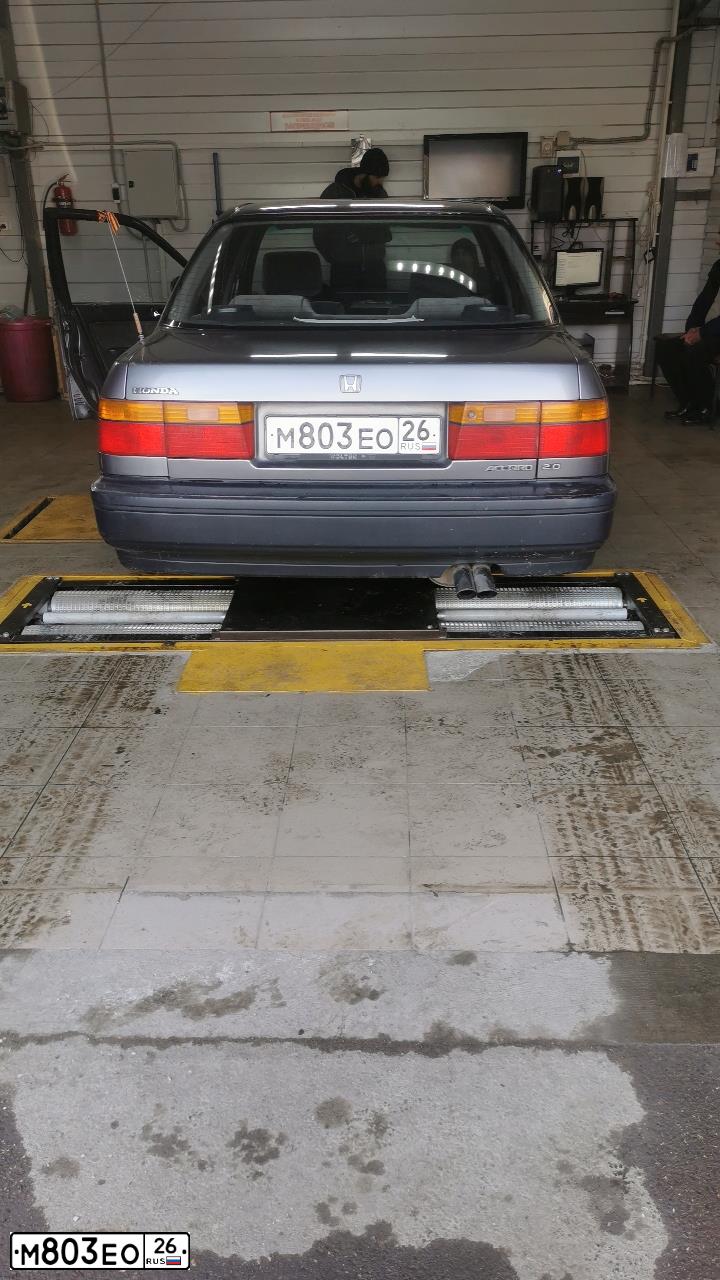 Фото автомобиля HONDA ACCORD, 1991 — госномер О425СМ50. Цвет: СЕРЫЙ