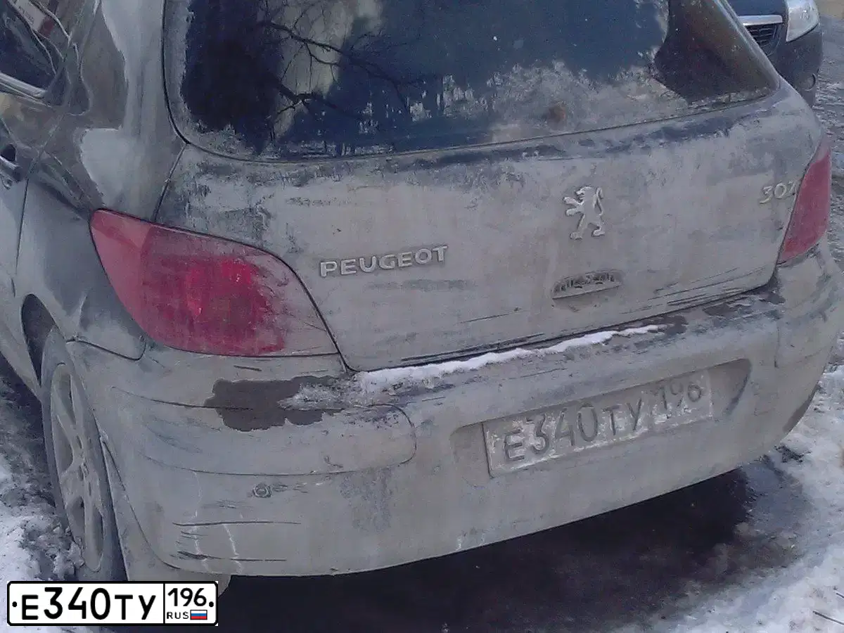 Фото автомобиля PEUGEOT 307, 2004 — госномер Е340ТУ196. Цвет: ЧЕРНЫЙ
