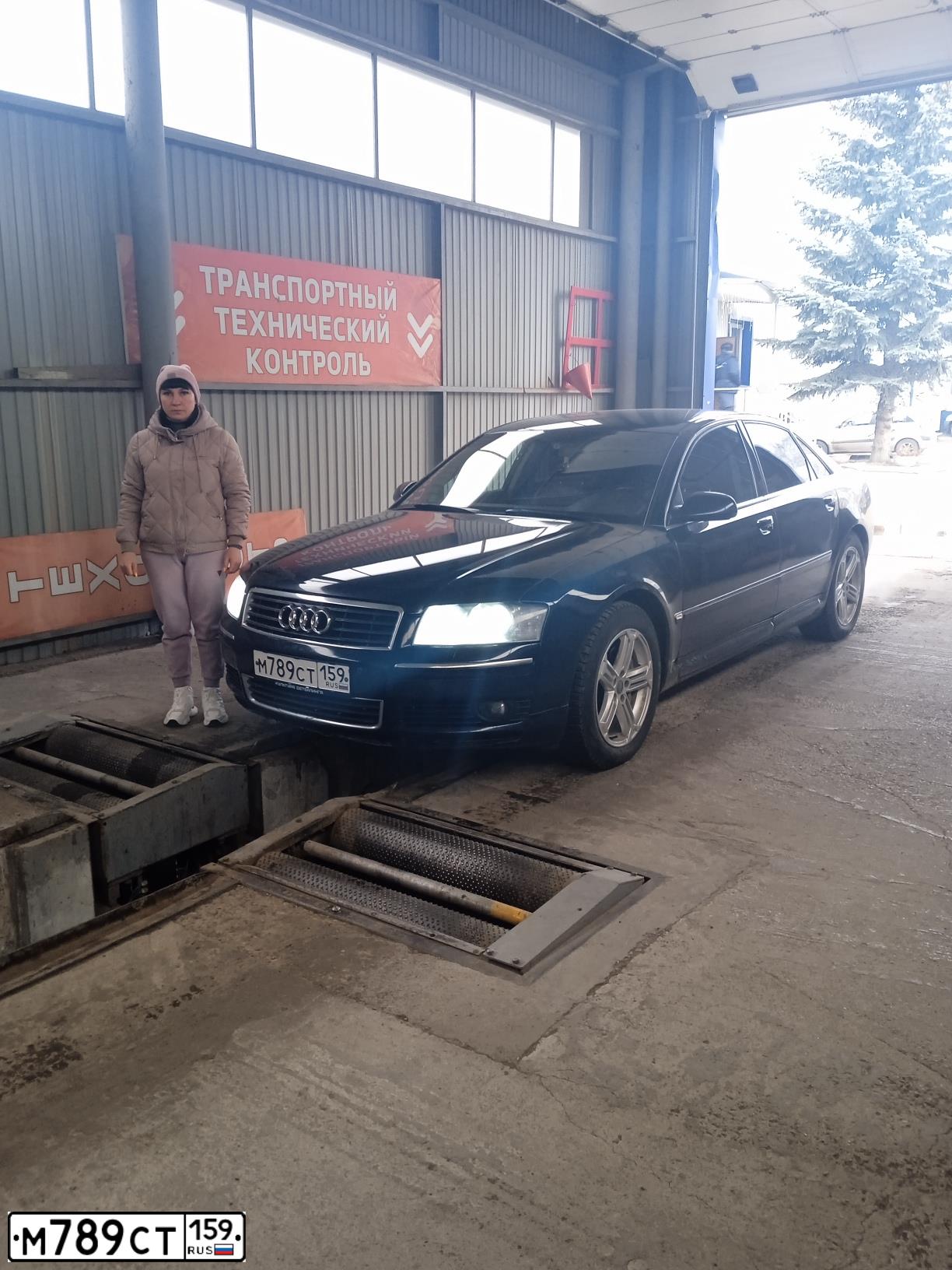 Фото автомобиля AUDI A8, 2004 — госномер М789СТ159. Цвет: Темно-синий