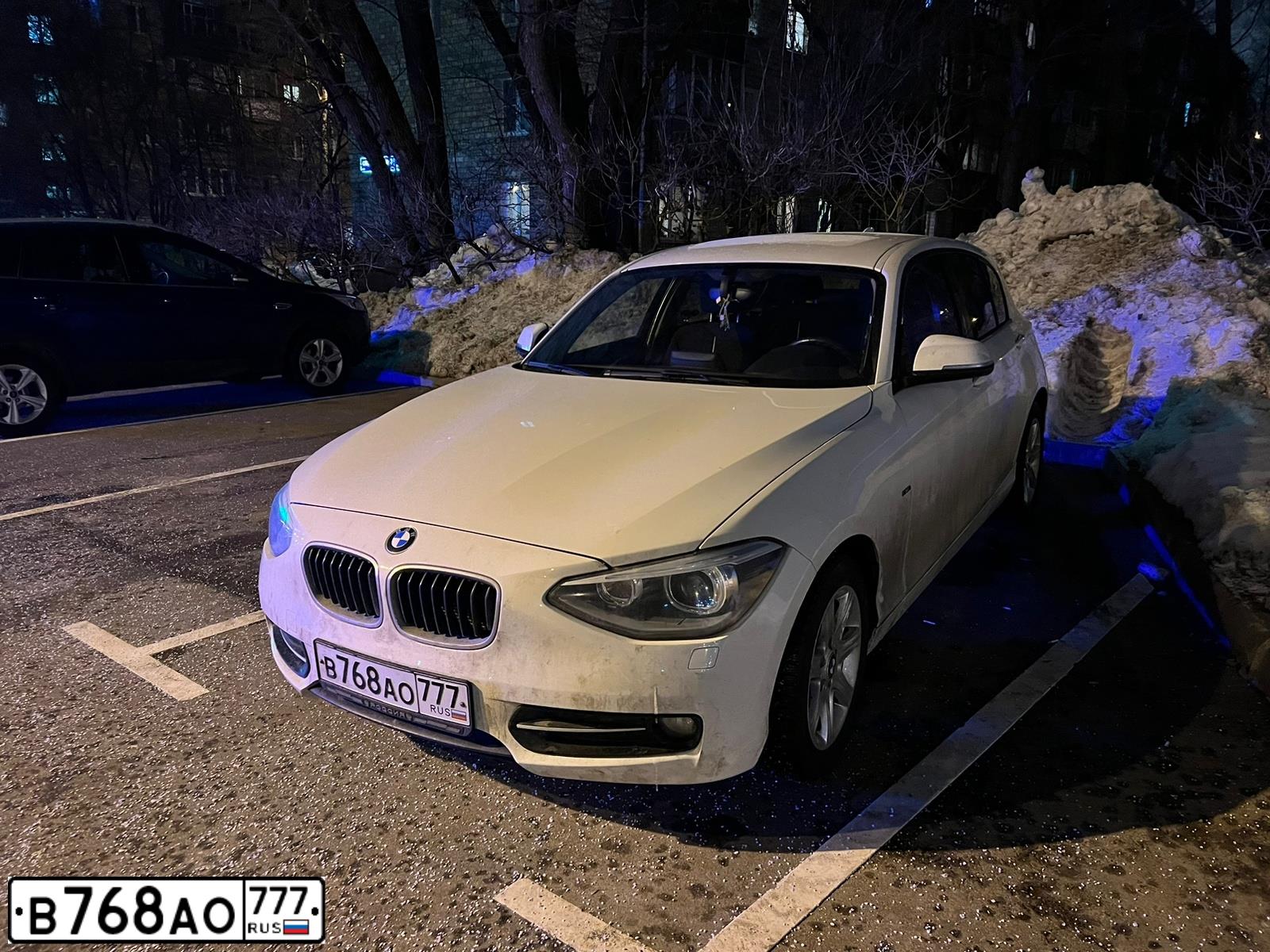 Фото автомобиля BMW SERIE 1, 2013 — госномер В768АО777. Цвет: БЕЛЫЙ