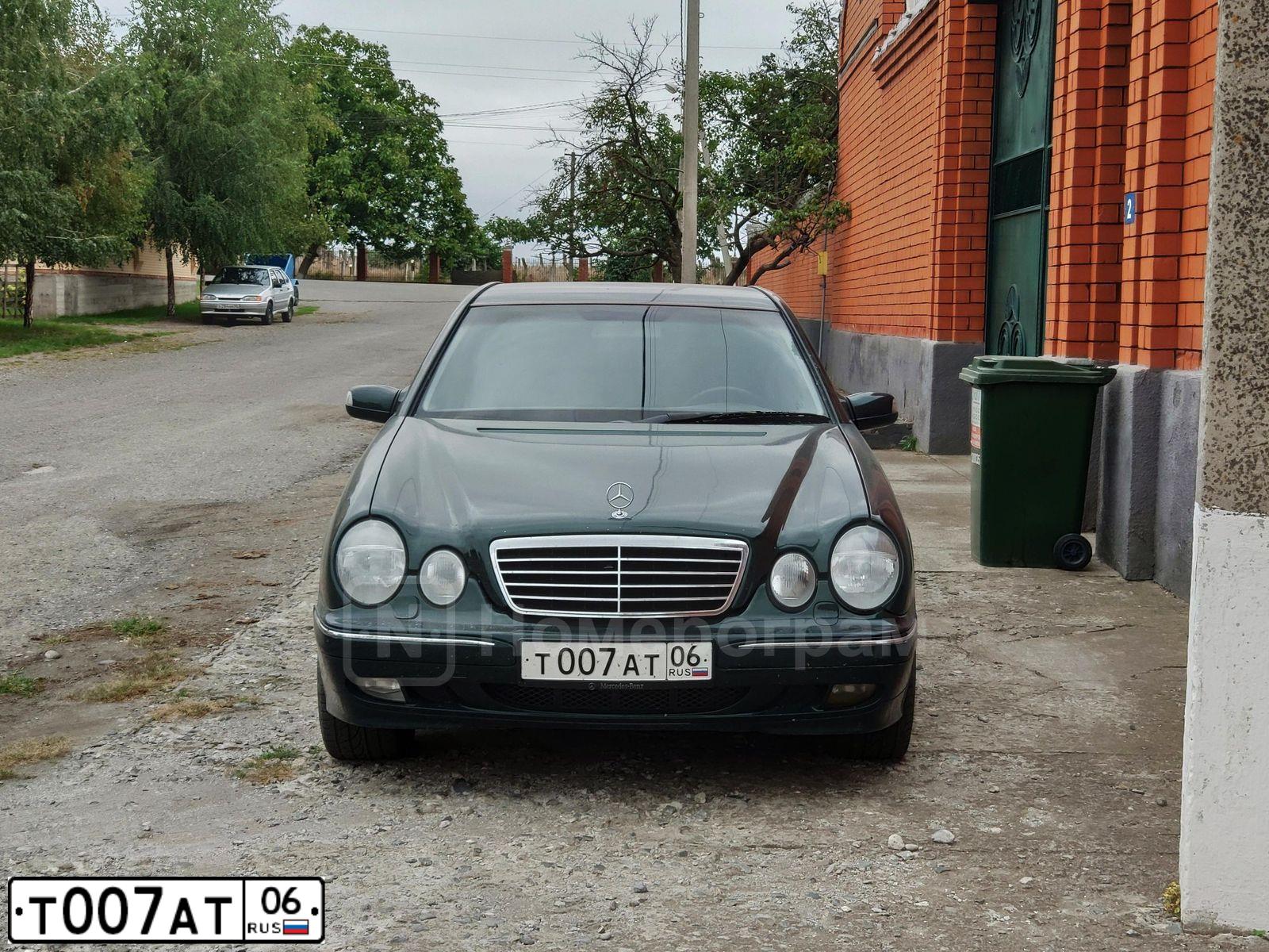 Фото автомобиля MERCEDES E-KLASSE, 2001 — госномер С007ЕУ06. Цвет: ЗЕЛЕНЫЙ