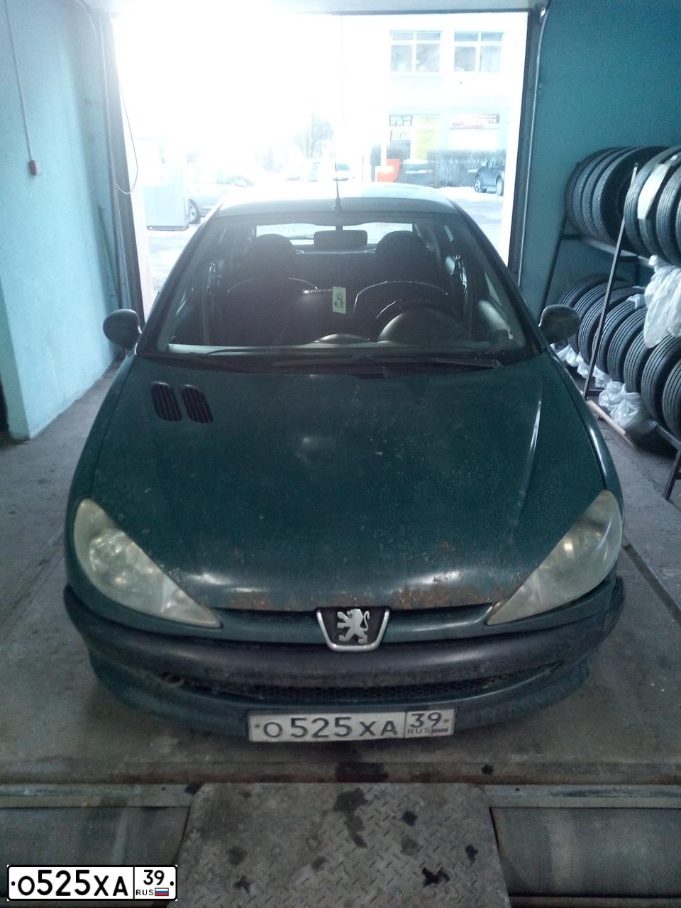 Фото автомобиля PEUGEOT 206, 2001 — госномер О525ХА39. Цвет: ЗЕЛЕНЫЙ