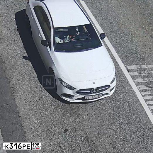 Фото автомобиля MERCEDES A-KLASSE, 2019 — госномер Е887НУ761. Цвет: Белый