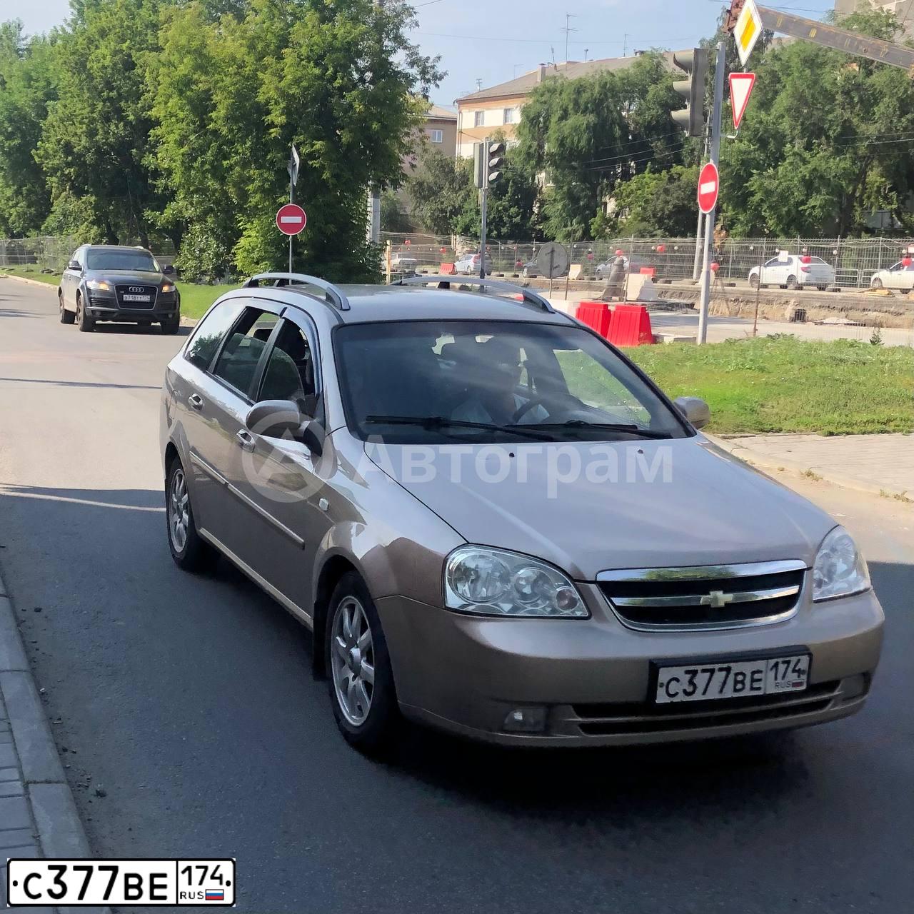 Фото автомобиля CHEVROLET LACETTI, 2007 — госномер С377ВЕ174. Цвет: БЕЖЕВЫЙ
