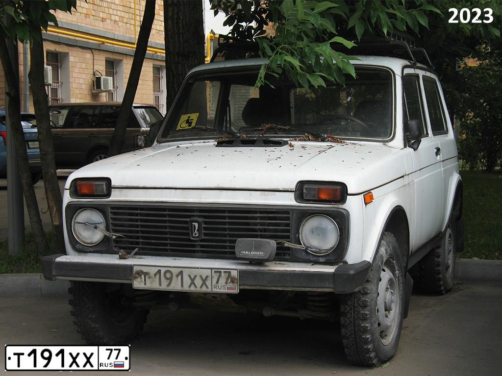 Фото автомобиля LADA 2121 NIVA, 1998 — госномер Т191ХХ77. Цвет: Белый