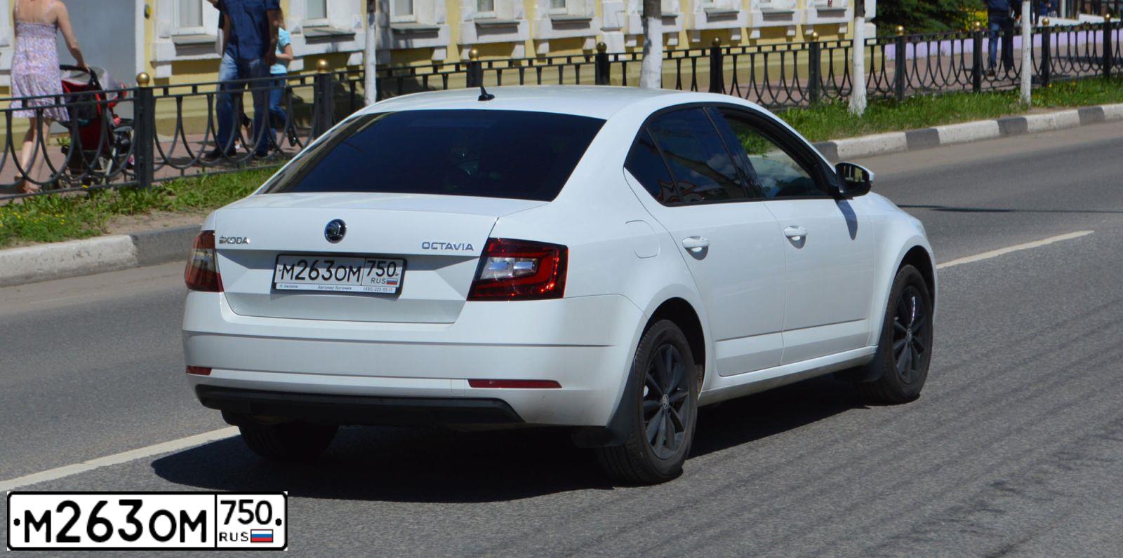 Фото автомобиля SKODA OCTAVIA, 2017 — госномер В252УР799. Цвет: Белый