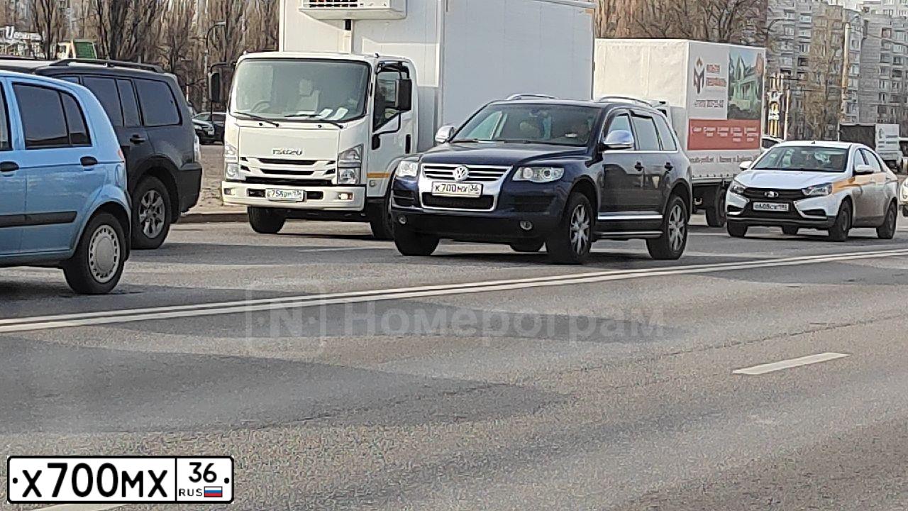 Фото автомобиля BMW SERIE 5, 2002 — госномер Х700МХ36. Цвет: Серебристый