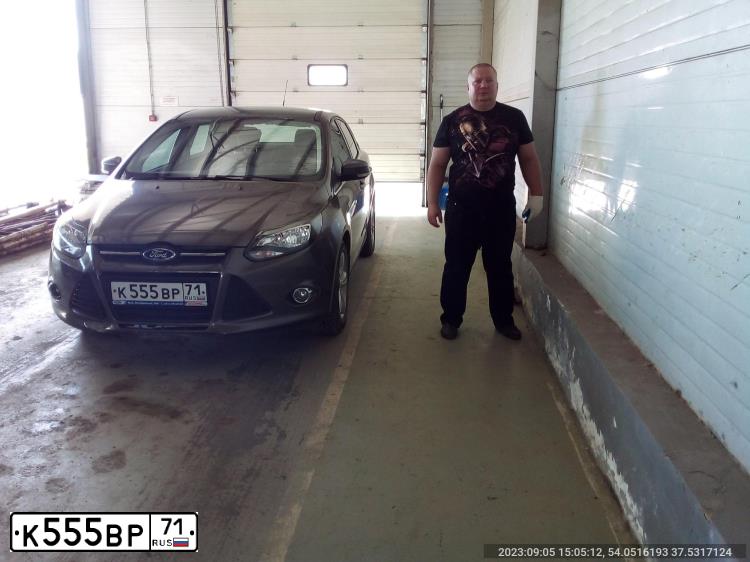 Фото автомобиля FORD FOCUS, 2011 — госномер К555ВР71. Цвет: СЕРО-КОРИЧНЕВЫЙ