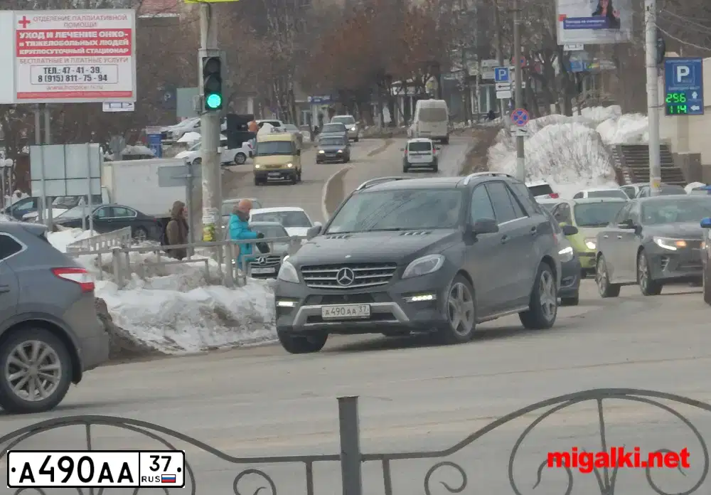 Фото автомобиля MERCEDES M-KLASSE, 2014 — госномер В533МР37. Цвет: ЧЕРНЫЙ