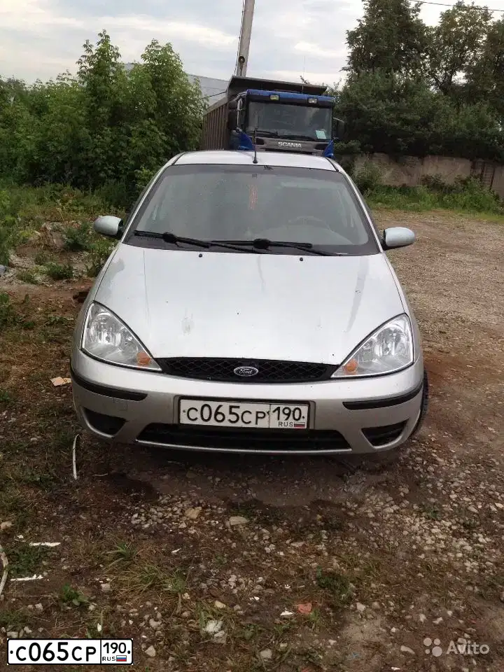 Фото автомобиля FORD FOCUS, 2004 — госномер С065СР190. Цвет: СЕРЕБРИСТЫЙ