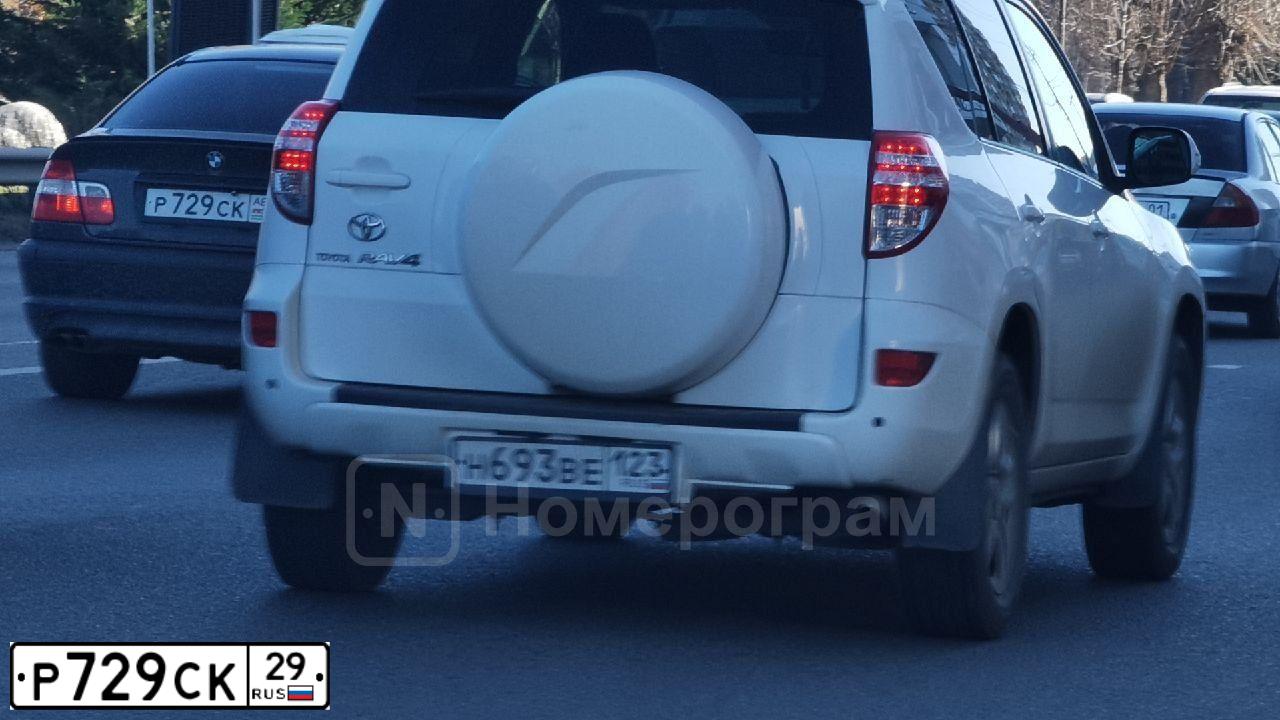 Фото автомобиля CHEVROLET NIVA, 2009 — госномер Н004РА29. Цвет: ТЕМНО-СЕРЫЙ