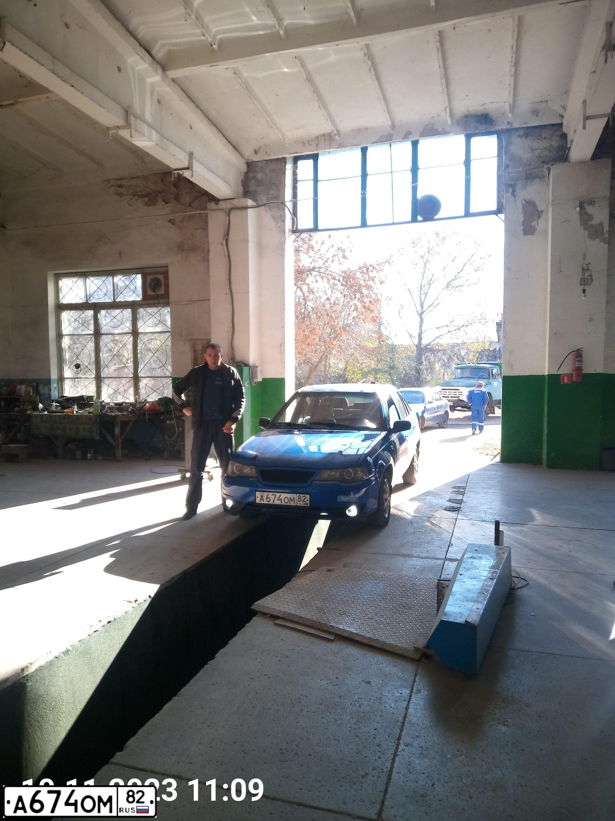 Фото автомобиля DAEWOO NEXIA, 2011 — госномер А674ОМ82. Цвет: СИНЕ-ГЛАЗУРИСТЫЙ