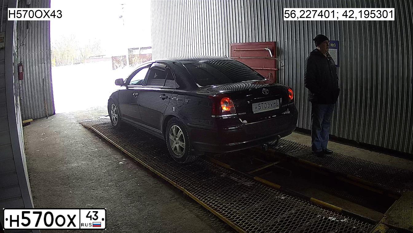 Фото автомобиля TOYOTA AVENSIS, 2006 — госномер Т243УС33. Цвет: ЧЕРНЫЙ