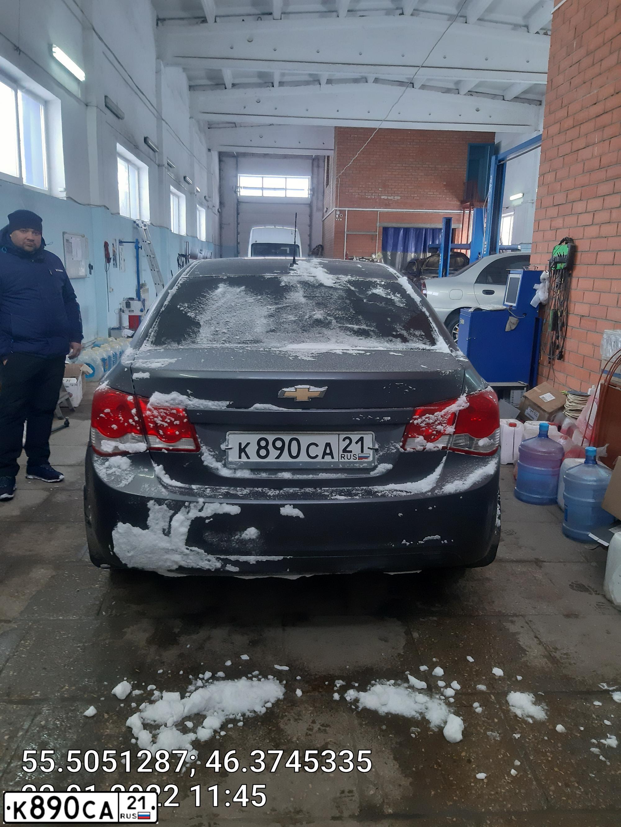 Фото автомобиля CHEVROLET CRUZE, 2011 — госномер К890СА21. Цвет: СЕРЫЙ МЕТАЛЛИК