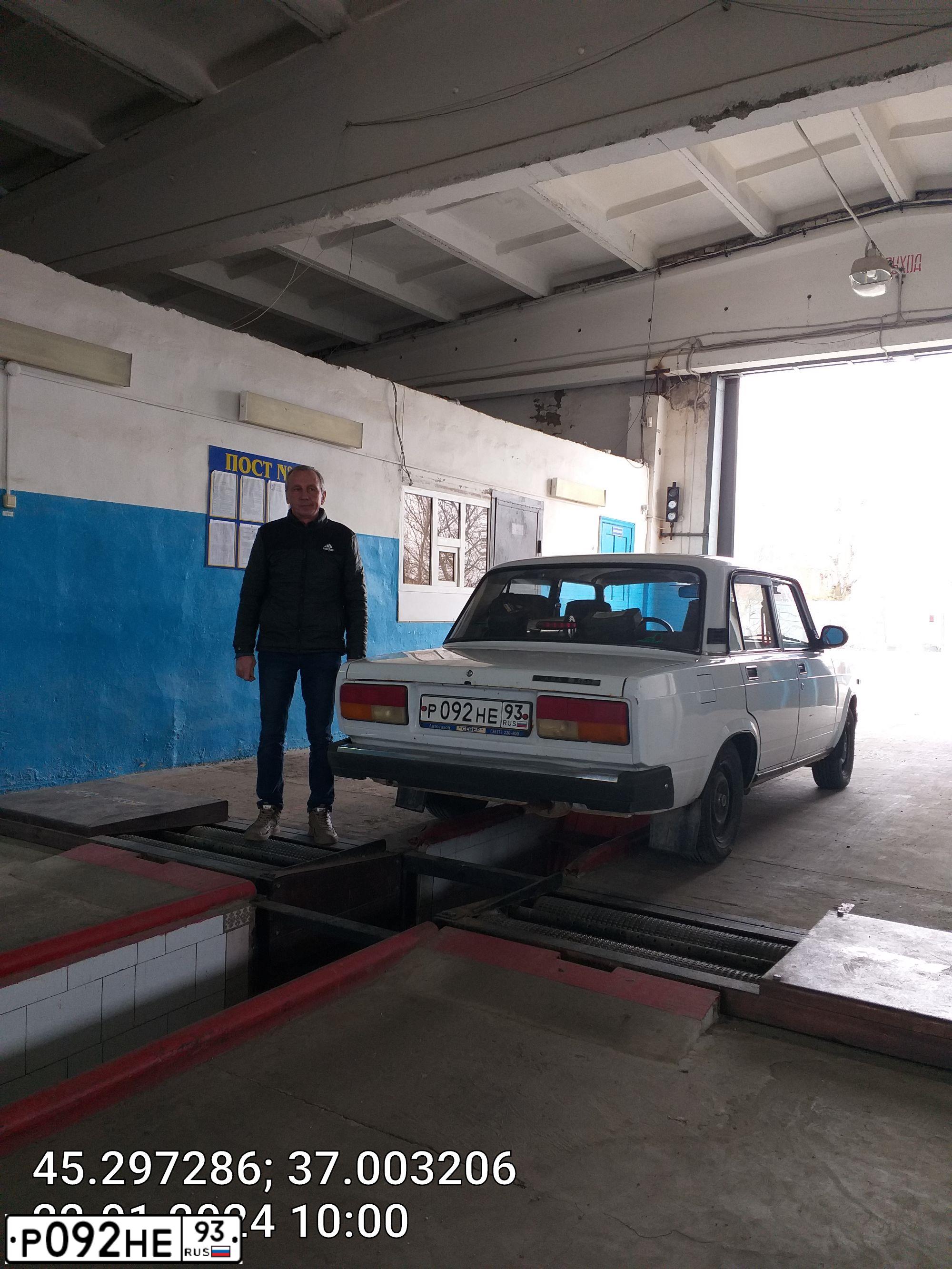 Фото автомобиля LADA 2107, 2007 — госномер М607ХТ82. Цвет: ЯРКО-БЕЛЫЙ