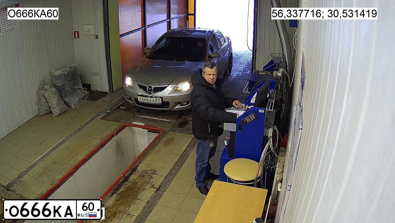 Фото автомобиля HYUNDAI SOLARIS, 2012 — госномер О666КА60. Цвет: БЕЖЕВО-СЕРЫЙ