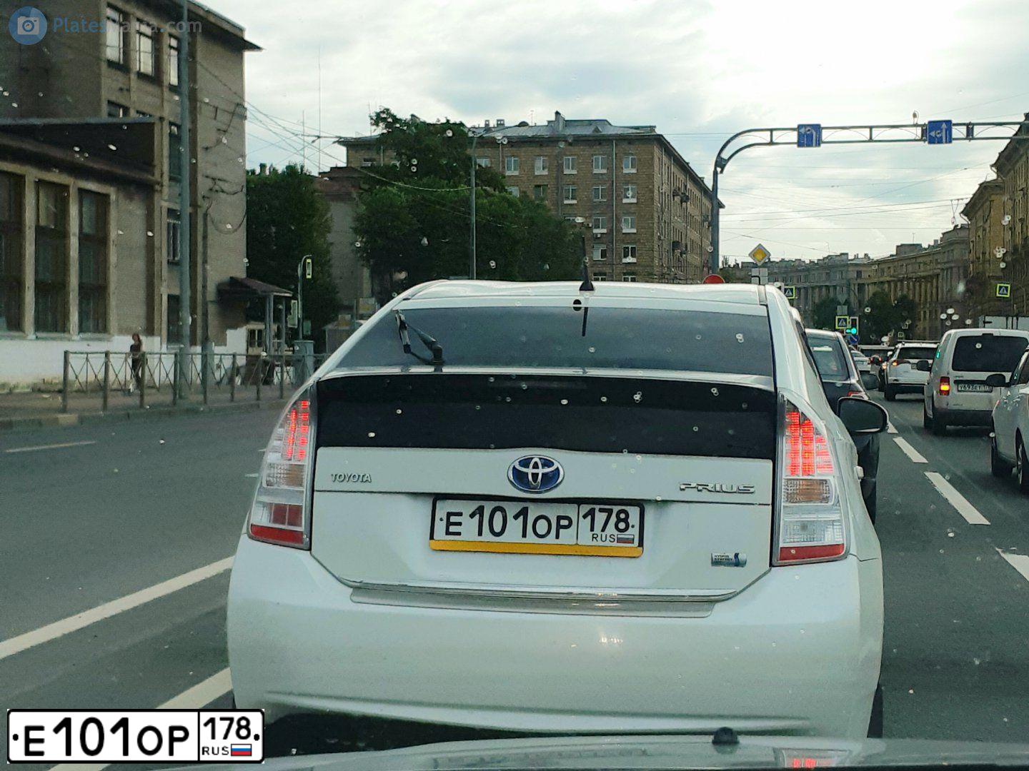 Фото автомобиля TOYOTA PRIUS, 2010 — госномер А590СУ51. Цвет: Белый