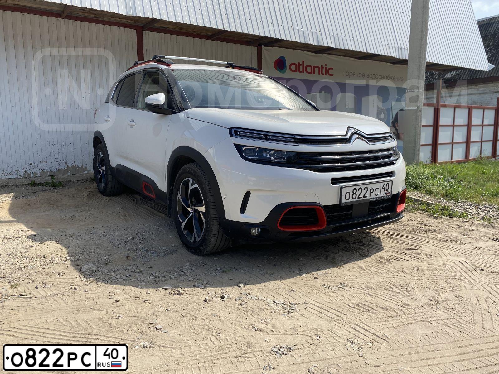 Фото автомобиля CITROEN C5 AIRCROSS, 2019 — госномер О822РС40. Цвет: БЕЛЫЙ
