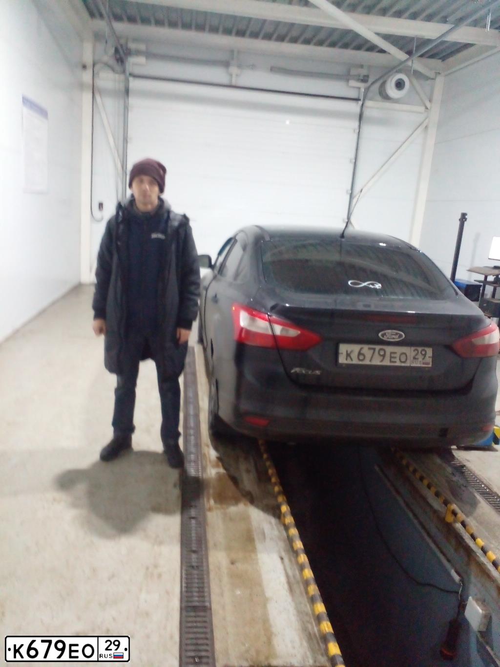 Фото автомобиля FORD FOCUS, 2011 — госномер К679ЕО29. Цвет: ЧЕРНЫЙ