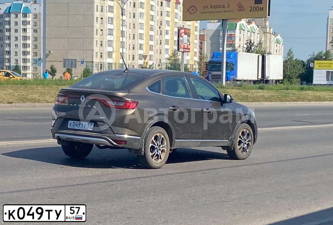 Фото автомобиля RENAULT ARKANA, 2019 — госномер К049ТУ57. Цвет: Коричневый