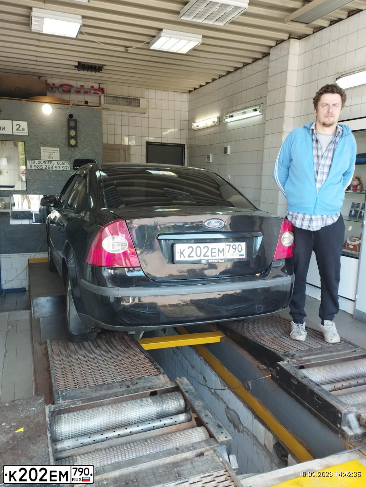 Фото автомобиля FORD FOCUS, 2006 — госномер Е328ЕУ799. Цвет: ЧЕРНЫЙ