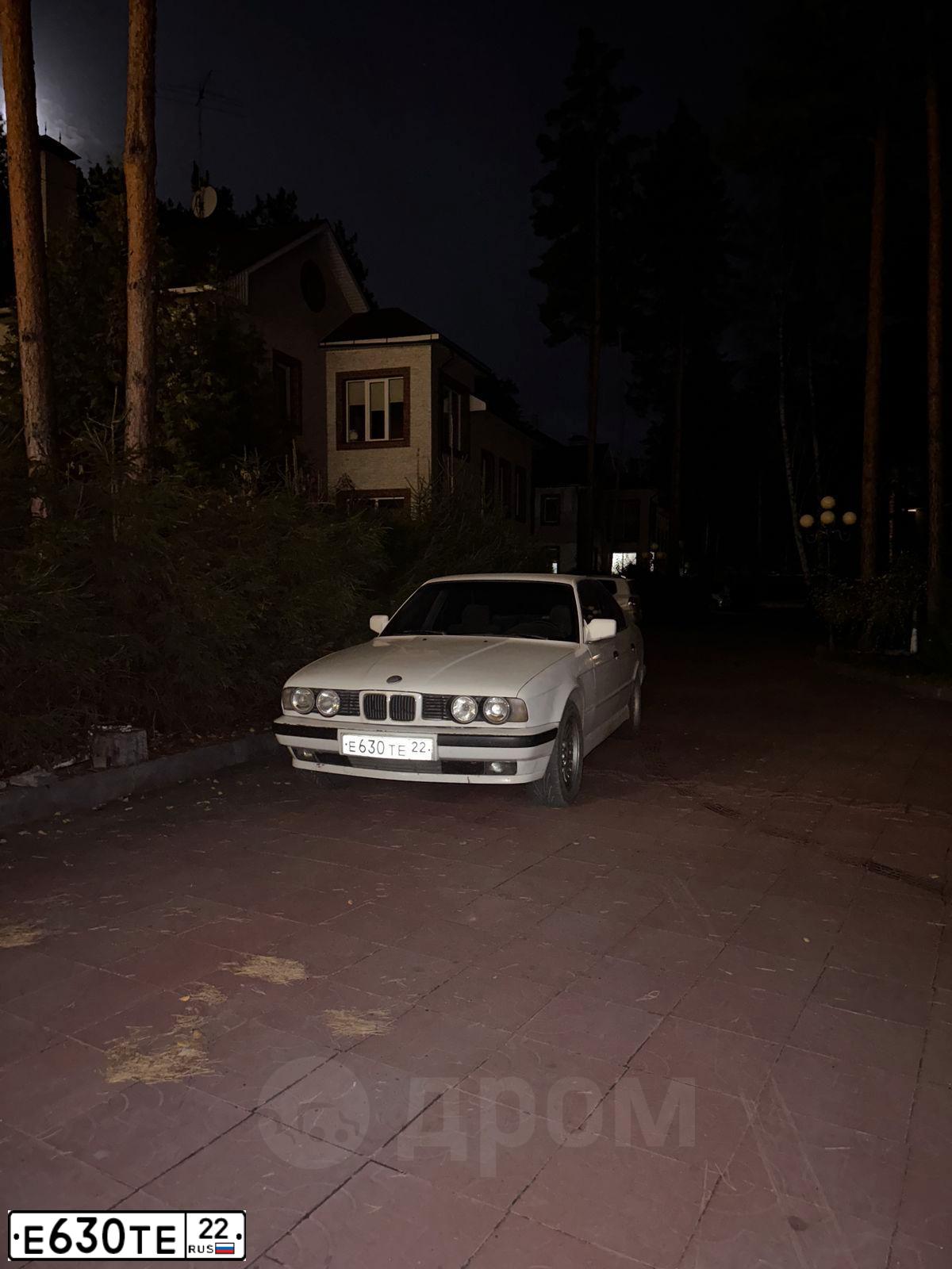 Фото автомобиля BMW SERIE 5, 1988 — госномер Е630ТЕ22. Цвет: БЕЛЫЙ