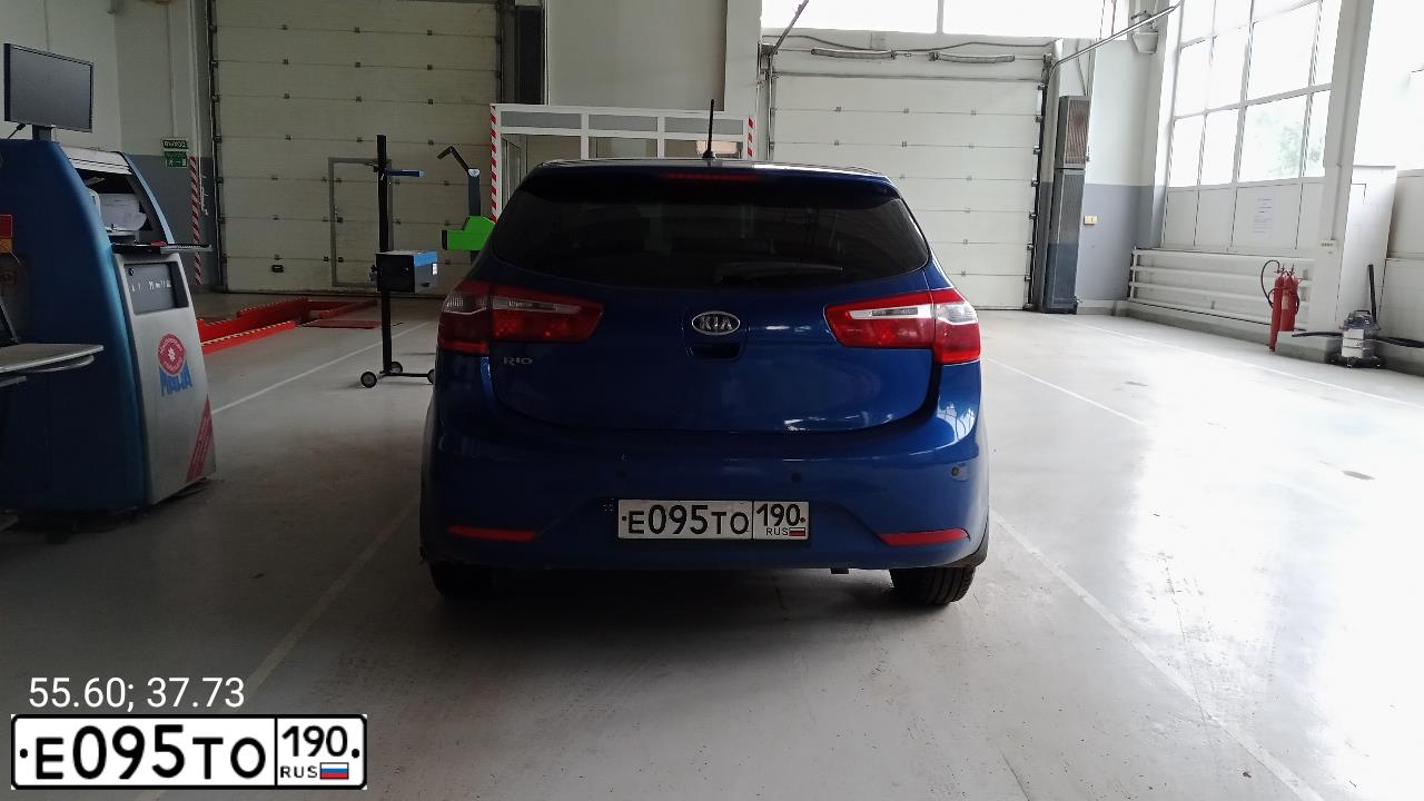 Фото автомобиля KIA RIO, 2012 — госномер Е095ТО190. Цвет: СИНИЙ