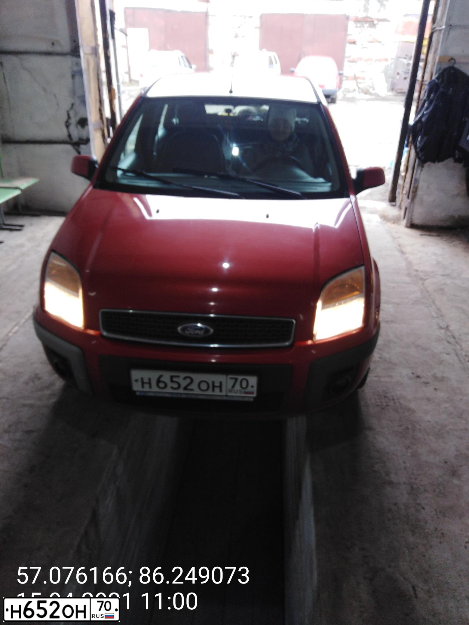 Фото автомобиля FORD FUSION, 2007 — госномер Н652ОН70. Цвет: ТЕМНО-КРАСНЫЙ