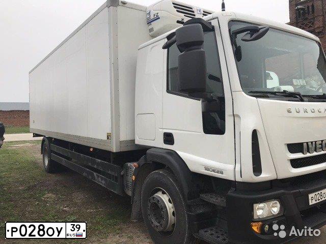 Фото автомобиля IVECO EUROCARGO, 2014 — госномер Р028ОУ39. Цвет: Белый