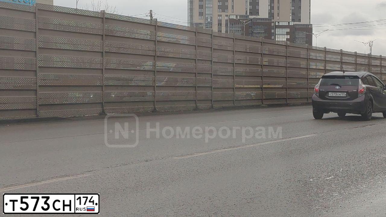 Фото автомобиля KIA RIO, 2013 — госномер Т573СН174. Цвет: СЕРЕБРИСТЫЙ